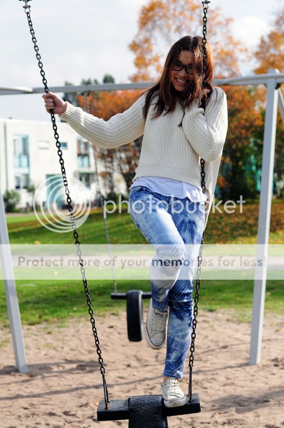 photo GuessJeansHampMwhitejumperConverseAllstarox-cyliaaaacom2.jpg