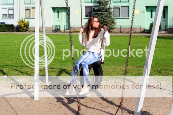 photo GuessJeansHampMwhitejumperConverseAllstarox-cyliaaaacom3.jpg