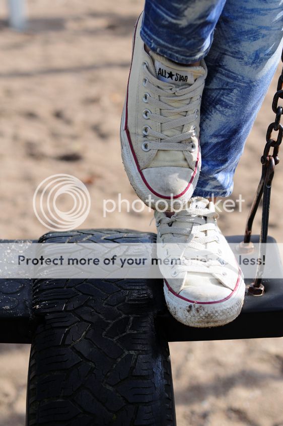 photo GuessJeansHampMwhitejumperConverseAllstarox-cyliaaaacom6.jpg